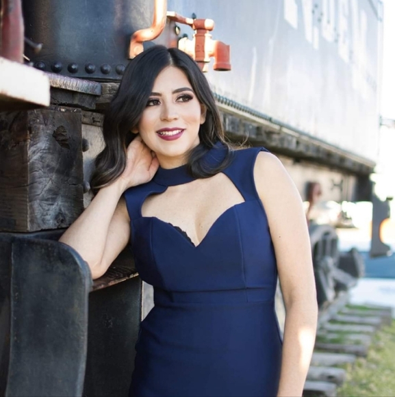 Meet your Posher, Evelyn - Picture 1 of 3